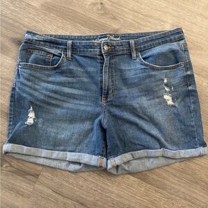 Universal Thread Mid Rise Boyfriend Short Size 18 34